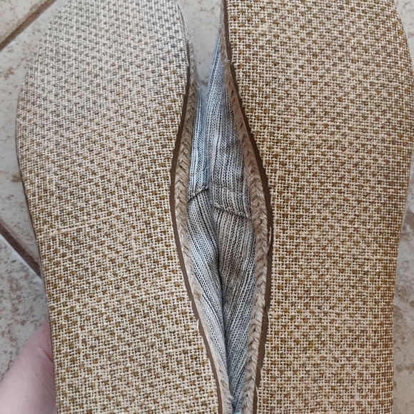 Tom's size 11 flats - Picture 2 of 4